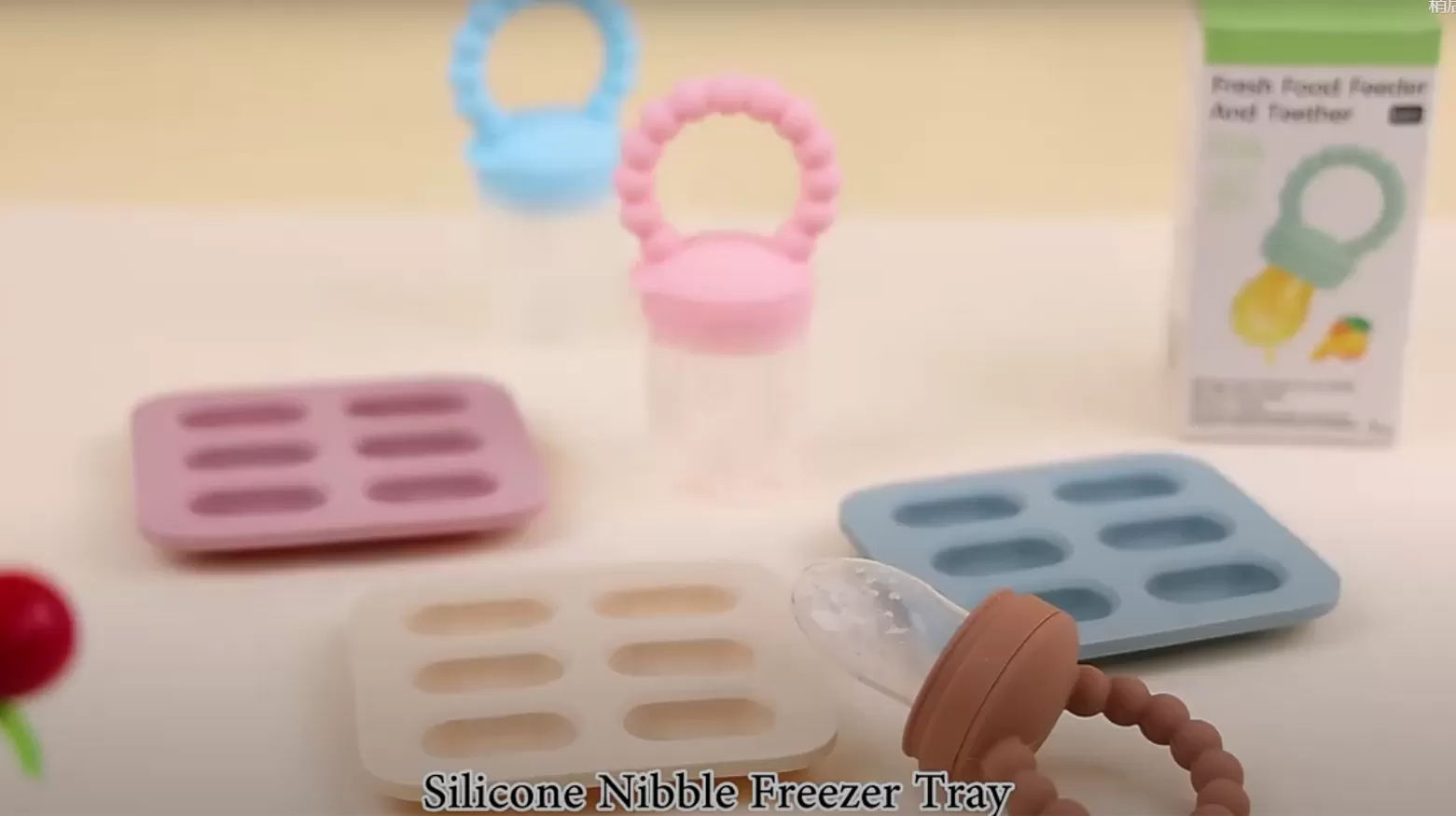 Video of ﻿﻿﻿BX0055+BX0077 Silicone Sausage Ice Cube Tray + Silicone Fruit Feeder Set