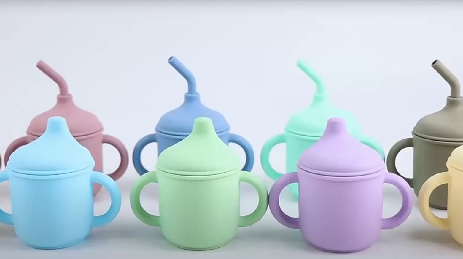 Video of ﻿BX0066 Silicone Straw Cup With Lid And Handle