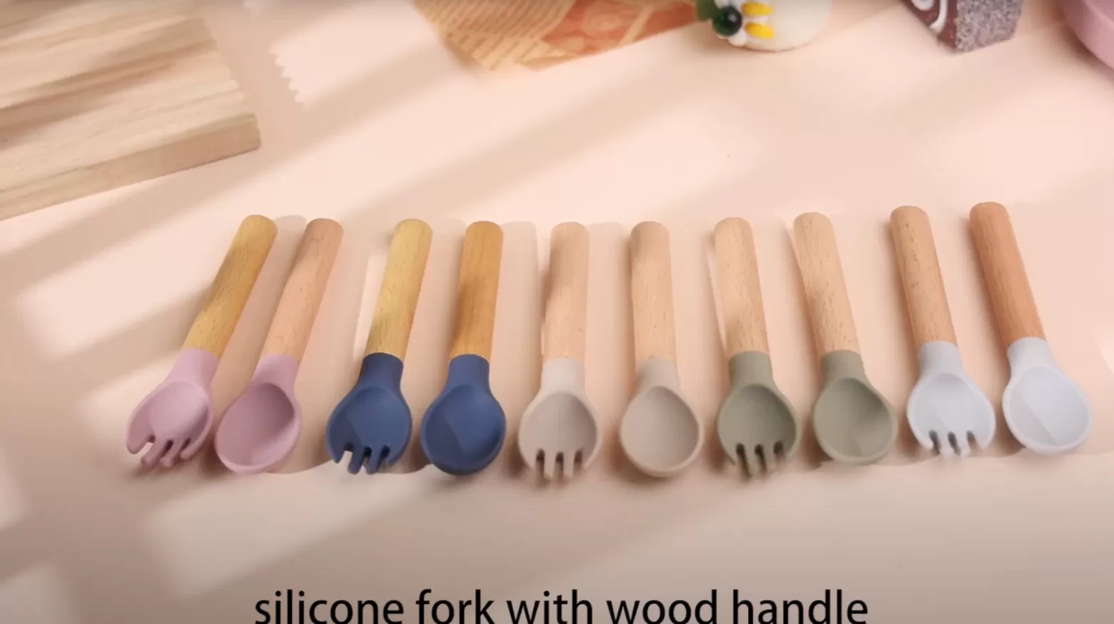 Video of ﻿﻿BX0082 BX0083 Silicone Spoon Fork Set With Bamboo Handle