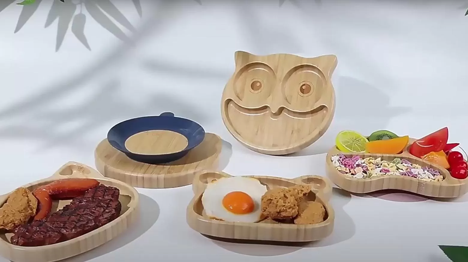 Video of ﻿BX0084 Bamboo Plates with Silicone Suction