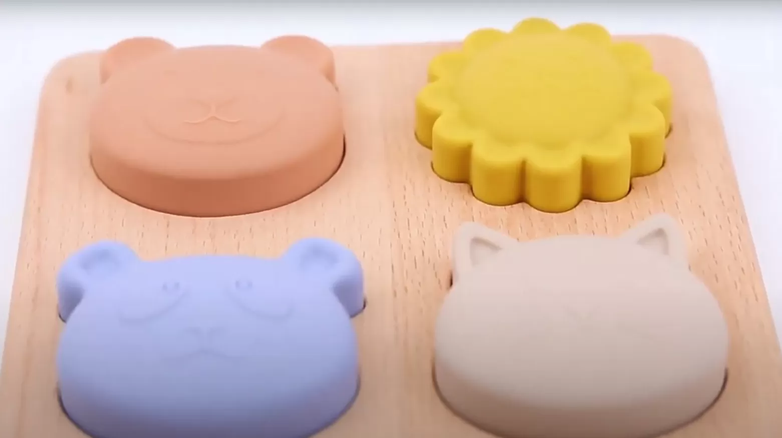 Video of ﻿BX0117 Silicone Animal Fitting Toy With Wooden Plate