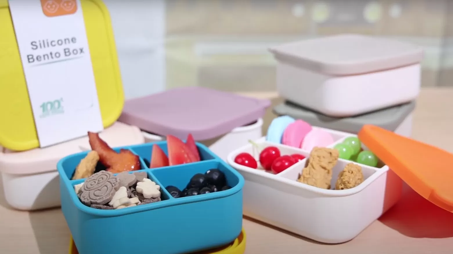 Video of ﻿﻿BX0135 800ml Silicone Square Bento Box with 4 Compartments