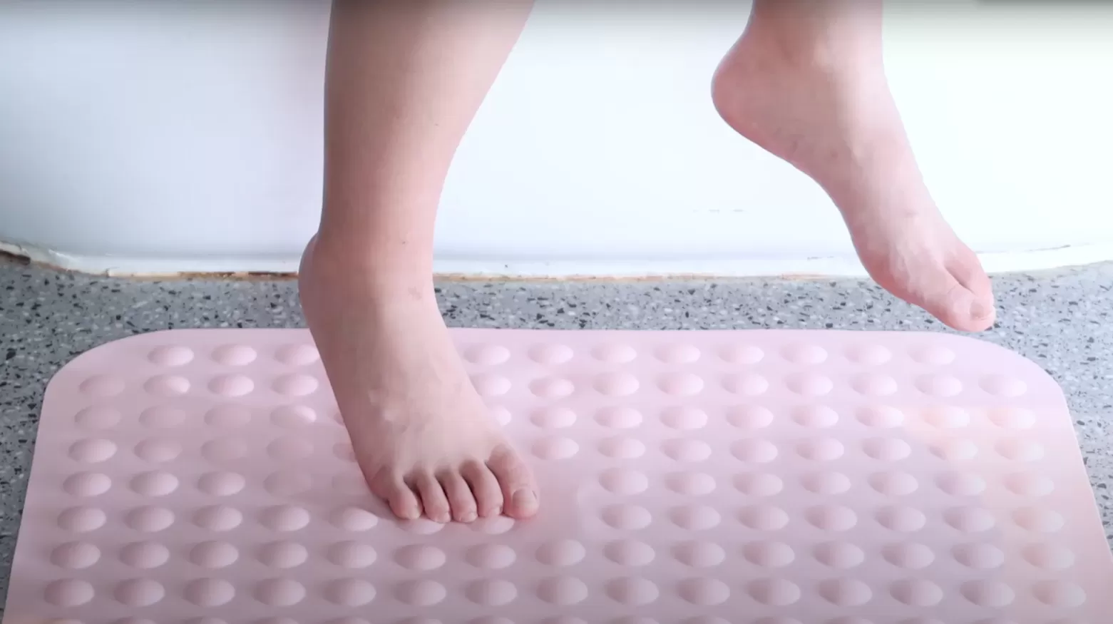 Video of ﻿BX0145 Silicone Bath Mat