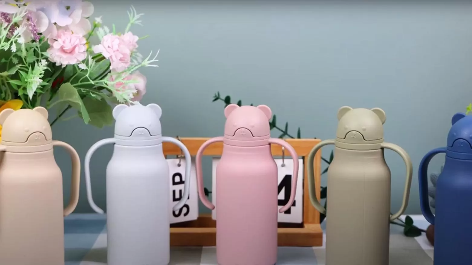 Video of ﻿﻿BX0152 Silicone Water Bottle With Handle