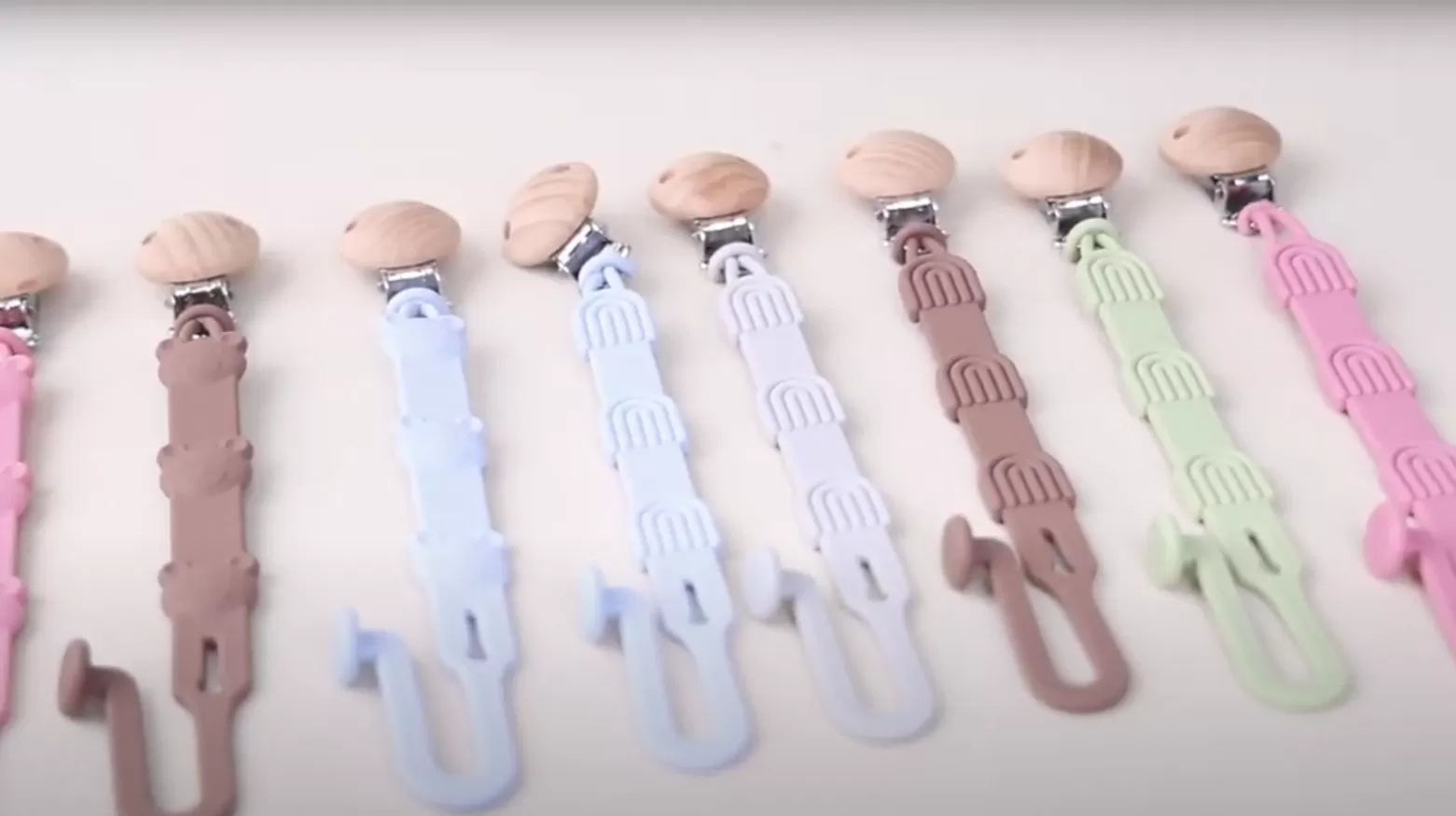 Video of ﻿﻿﻿﻿X623 Silicone Rainbow Pacifier Chain